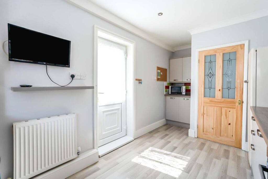 Beautiful 3 Bedroom Home, 10 Minutes Walk To Beach. Cleethorpes Kültér fotó
